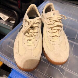 Converse Men's Cream and Brown Sneakers